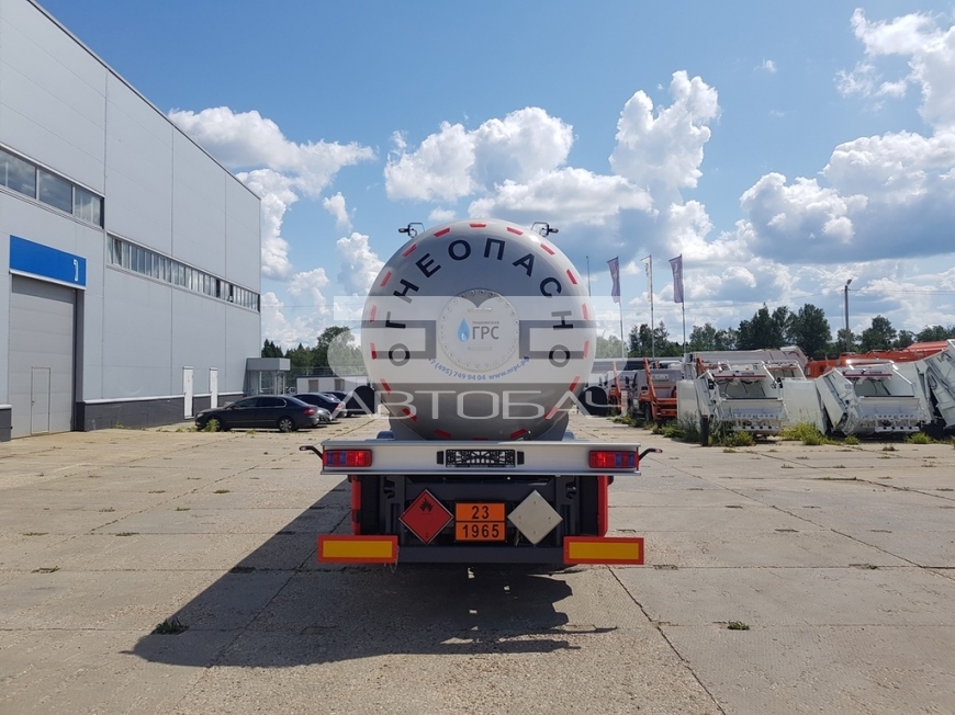 4. Полуприцеп-цистерна ППЦТ-36, пр-ва Приокский машиностроительный завод 4. Полуприцеп-цистерна ППЦТ-36, пр-ва Приокский машиностроительный завод