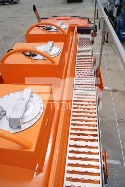 11. Верхняя площадка обслуживания